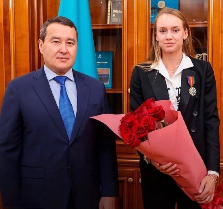 不仅仅依靠 不仅仅依靠