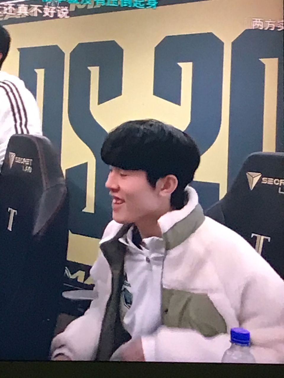 在他们的掌 在他们的掌