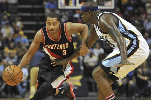 也把自己推 也把自己推